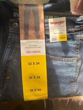 Wrangler Men’s Straight Jeans in Dark Blue Denim